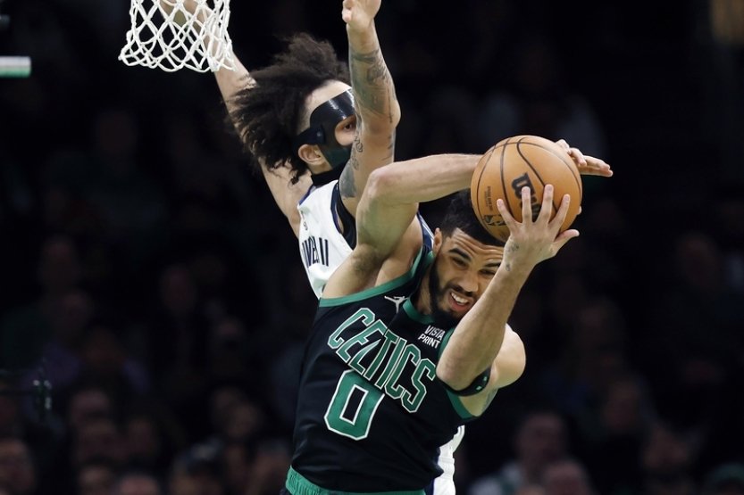 Basketbalisté Bostonu porazili i Dallas a vyhráli v NBA podesáté za sebou