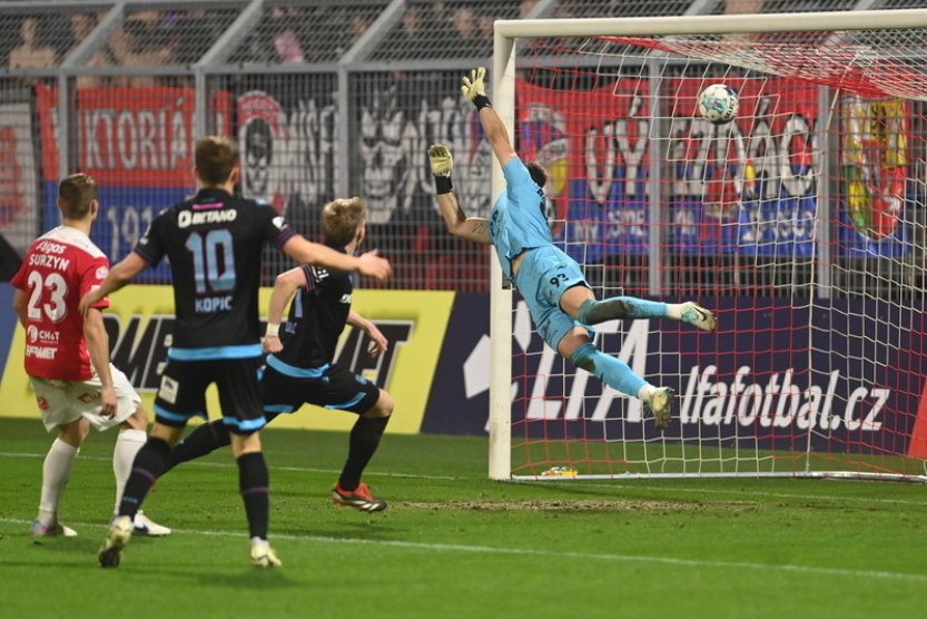 Fotbalisté Plzně zvítězili na hřišti oslabených Pardubic