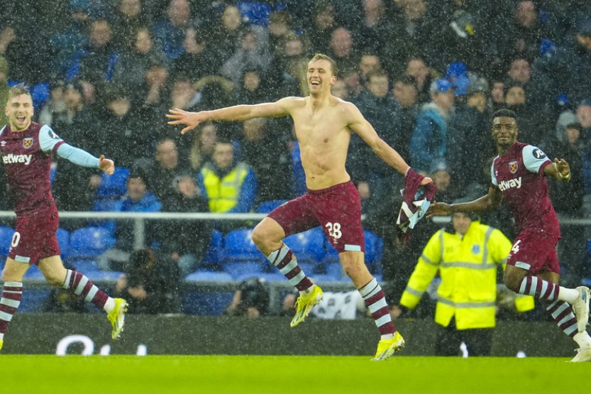 Souček gólem pomohl k výhře West Hamu, také Liverpoolu rozhodl až v nastavení