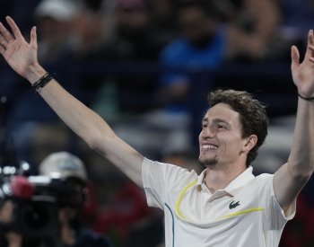 Humbert v Dubaji udržel stoprocentní finálovou bilanci a má šestý titul