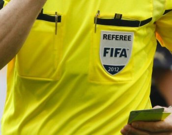 Modré karty v profesionálním fotbale nebudou, rozhodla komise