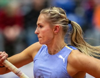 Čtvrtkař Krsek a tyčkařka Švábíková byli na HMS šestí, Bolová zaběhla rekord