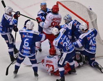 Na závěr základní část hokejové extraligy zabojují tři týmy o čtvrtfinále