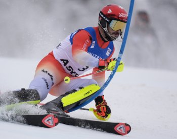 Švýcarský lyžař Meillard se po druhých místech dočkal v Aspenu výhry ve slalomu