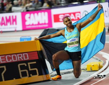 Překážkářka Charltonová ve finále HMS překonala vlastní světový rekord