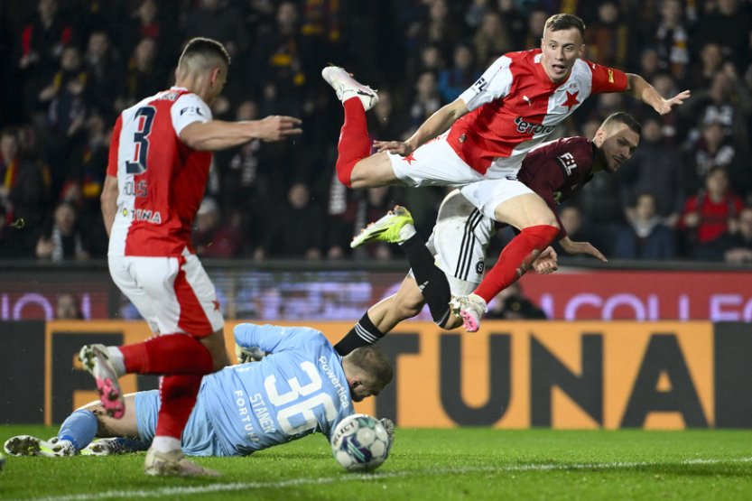 Staněk si připsal debut za Slavii, o jeho startu se rozhodlo večer před derby