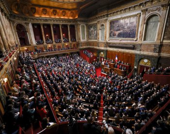 Francie do své ústavy zakotvila právo na potrat