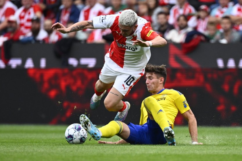 Slavia porazila Zlín a spolu se Spartou zůstává stoprocentní