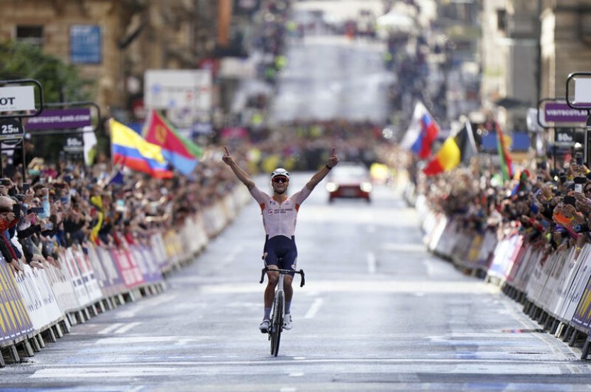 Mistrem světa v silničním závodě cyklistů je Van der Poel