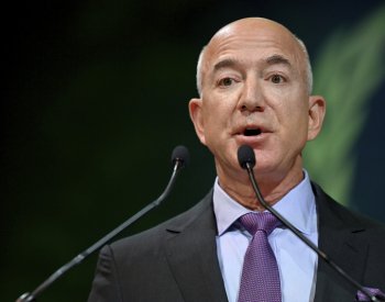 Bloomberg: Bezos vystřídal Muska na pozici nejbohatšího člověka světa