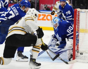 Pastrňák se Zachou řídili výhru Bostonu, Mrázek dostal pět gólů