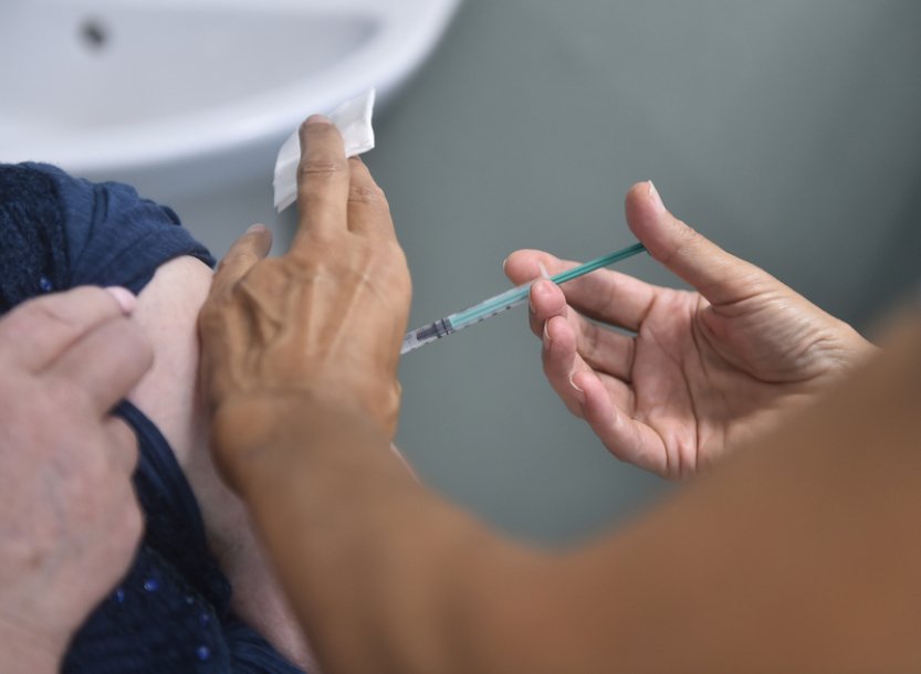 Vědci v Německu zkoumali muže, který se nechal 217krát naočkovat proti covidu