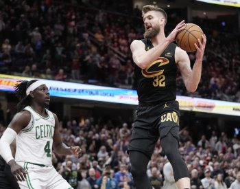 Boston po sérii 11 vítězství v NBA prohrál o bod v Clevelandu
