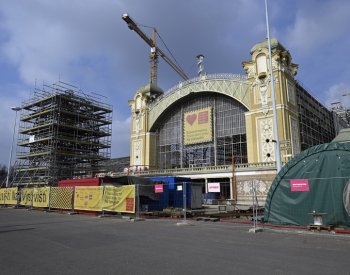Dělníci při opravě Průmyslového paláce na Výstavišti letos opraví střechy