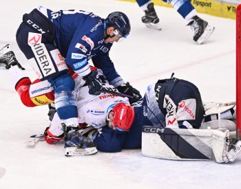 První bod v repríze loňského semifinále má Hradec Králové, zdolal Vítkovice