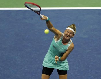 Bouzková postoupila přes Sorribesovou v Indian Wells do druhého kola