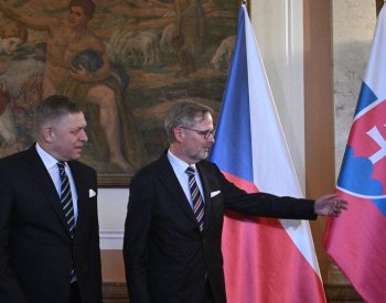 Češi a Slováci spolu přestávají mluvit, klín mezi ně vrazilo Rusko, píší servery
