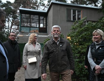 Prezident Pavel zakončil návštěvu středních Čech u Hrabalovy chaty v Kersku