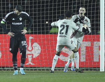 Schick zachránil Leverkusen gólem v nastavení, West Ham neuspěl