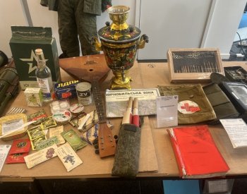 Nová výstava v Bruselu ukazuje zbraně, kterými Rusové útočí na Ukrajinu