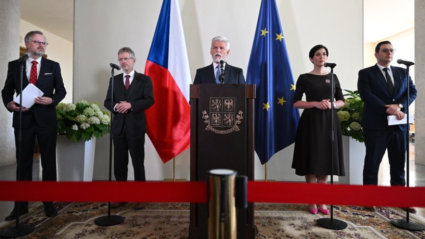 Ústavní činitelé hovořili o vztazích se sousedy, Ukrajině či Číně