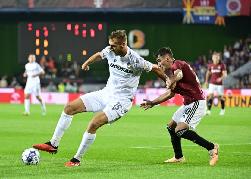 Vedoucí Sparta se ve fotbalové lize představí v Plzni, Slavia přivítá Teplice