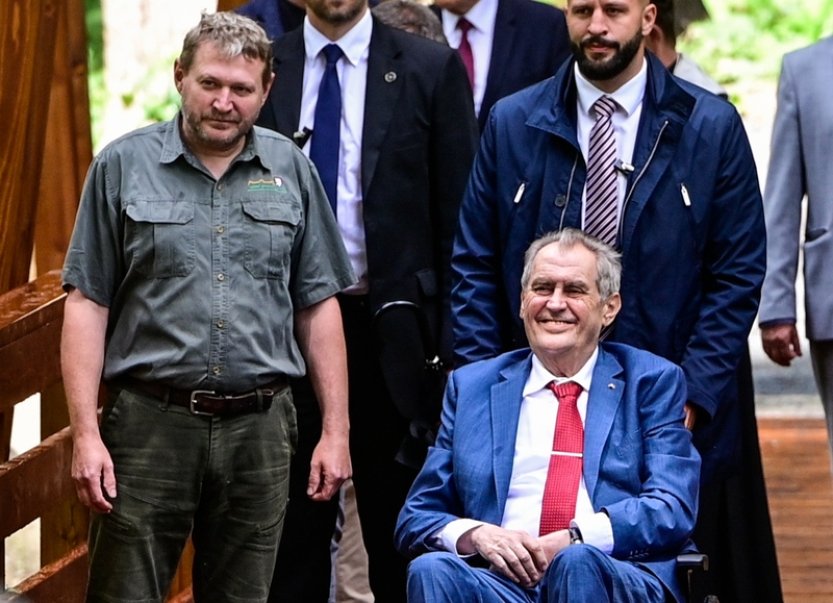 Zeman milost pro Baláka přesvědčivě nevysvětlil, míní ústavní soudci