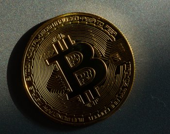Bitcoin má nový rekord, kryptoměna poprvé překonala hranici 70.000 USD