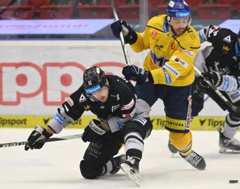 České Budějovice vyhrály v Karlových Varech 3:1 a jsou ve čtvrtfinále