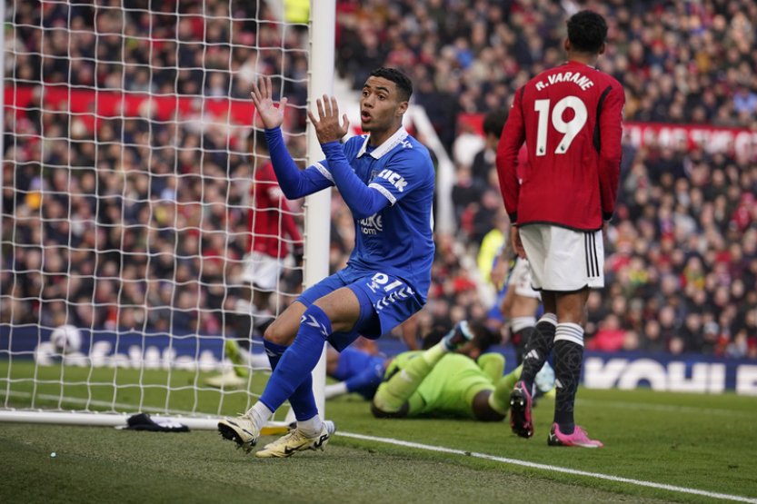 Manchester United díky dvěma penaltám porazil Everton 2:0