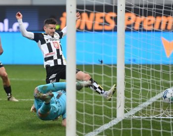 Hradec porazil doma v derby Pardubice 2:0 a po pěti kolech zvítězil