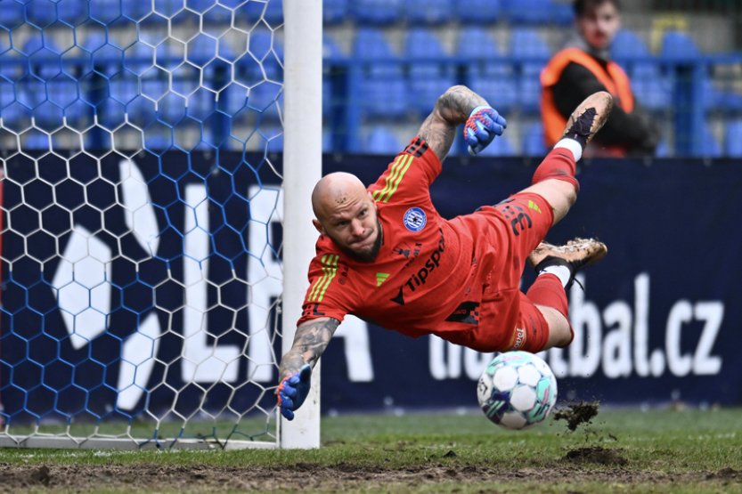Olomouc brankami Juliše zvítězila v Ostravě 2:1 a ukončila čekání na výhru