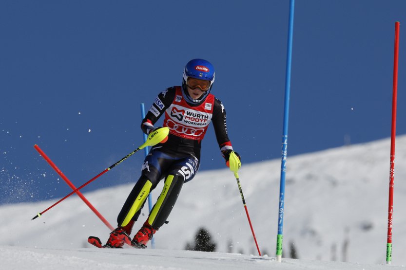 Slalom SP v Aare vede Shiffrinová a míří k dalšímu malému glóbu