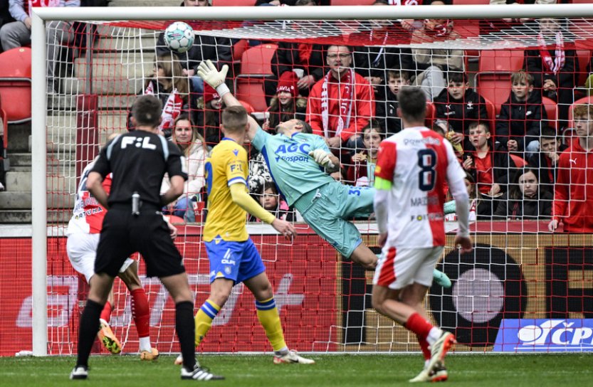 Slavia se naladila na odvetu s AC Milán výhrou 4:0 nad Teplicemi
