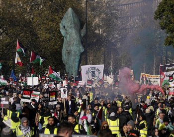 Británie vyčlení 117 milionů liber na ochranu muslimské komunity