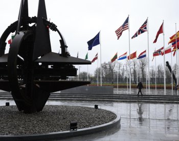 Duda chce jednat o tom, aby členové NATO platili na obranu 3 % HDP