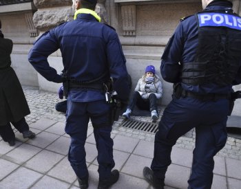 Švédská policie zasáhla proti Thunbergové, odtáhla ji od vchodu do parlamentu