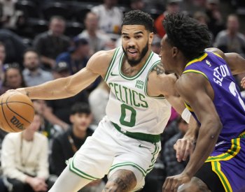 Oslabený Boston porazil v NBA Utah, Tatum dal 38 bodů