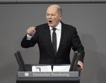 Scholz před poslanci znovu jasně odmítl poskytnout střely Taurus Ukrajině