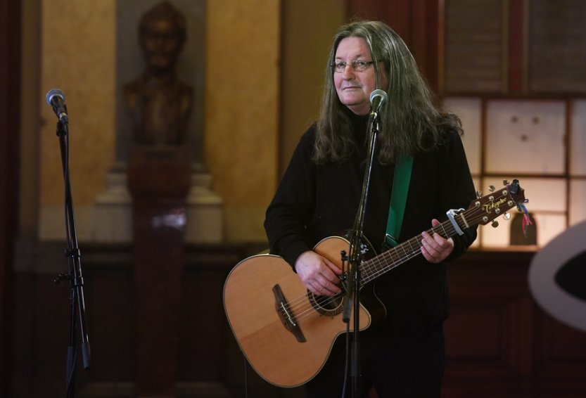 Ivan Hlas oslaví své 70. narozeniny jarním turné s názvem Pramínek času