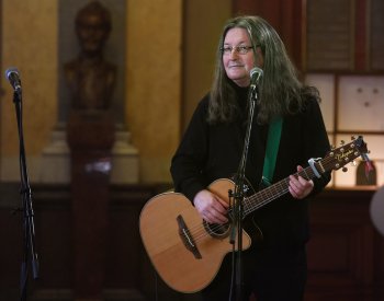 Ivan Hlas oslaví své 70. narozeniny jarním turné s názvem Pramínek času