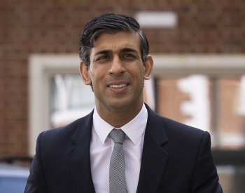 Británie rozšířila definici extremismu, omezí financování organizací