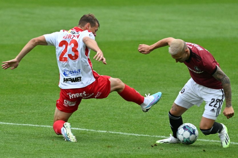 Podle komise rozhodčích o víkendu chybovali sudí na Spartě i v Hradci Králové