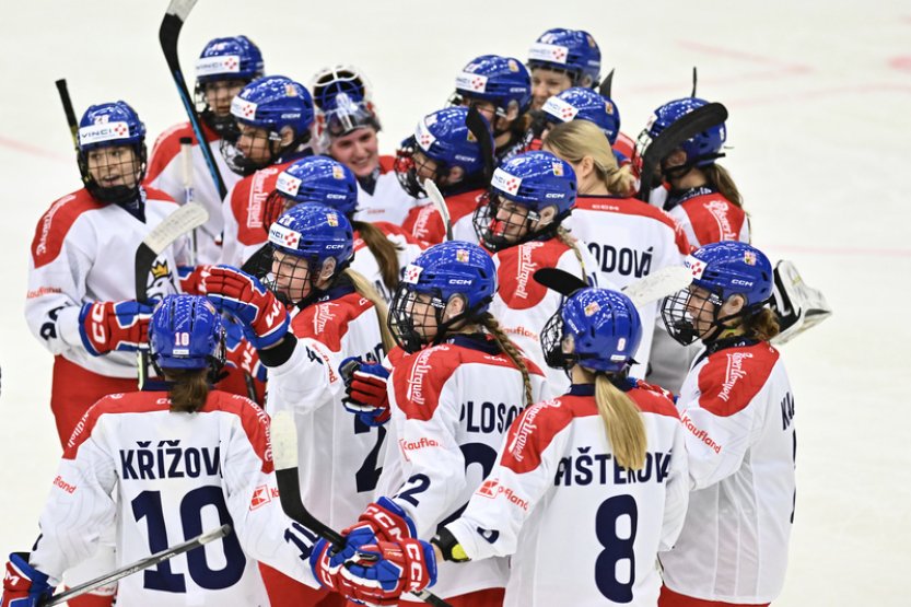 Hokejistky budou útočit na třetí medaili z MS s hráčkami z předešlých šampionátů