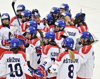 Hokejistky budou útočit na třetí medaili z MS s hráčkami z předešlých šampionátů