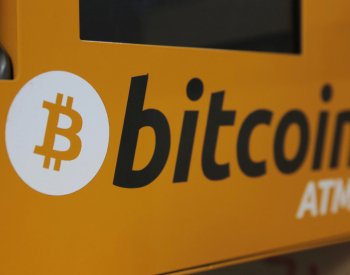 Bitcoin se propadl pod 67.000 dolarů, investoři vybírají zisky