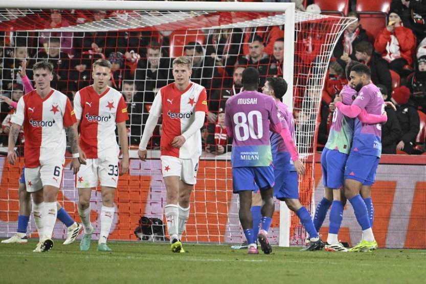 Slavia znovu o deseti, postup byl snadný. Italský tisk Milánu nepřeje Liverpool