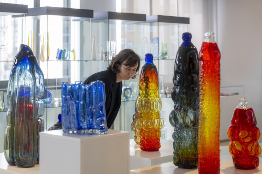 Hlava patří mezi nejvýznamnější skláře, jeho díla se prodávají i za statisíce