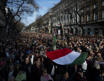 V Budapešti proti Orbánovi protestovalo 10.000 lidí, opozice chystá novou stranu