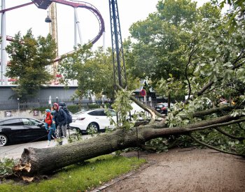 Nad Baltem zuří silné bouře, komplikují dopravu i plány rekreantů